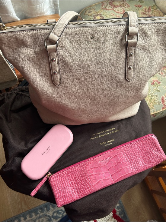 kate spade Handbags - Kate Spade Cream Leather Tote Bag with Pink Accessories